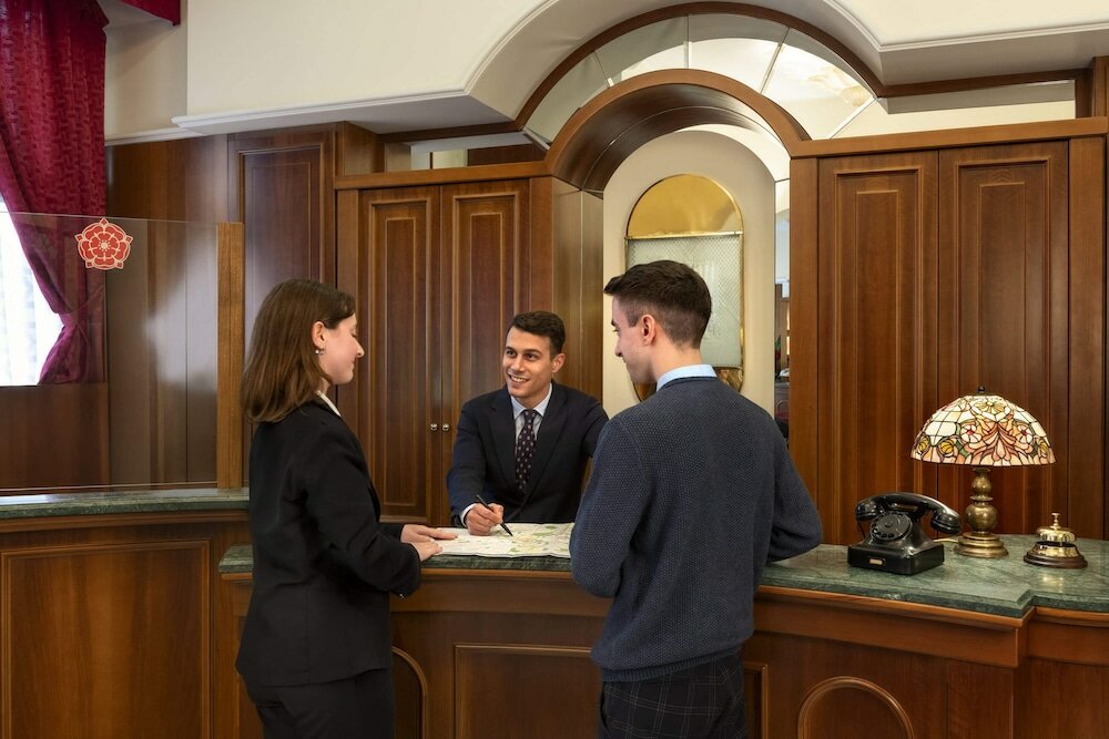 Фото Lancaster Hotel