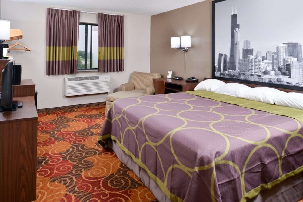 Фото Super 8 by Wyndham Romeoville Bolingbrook