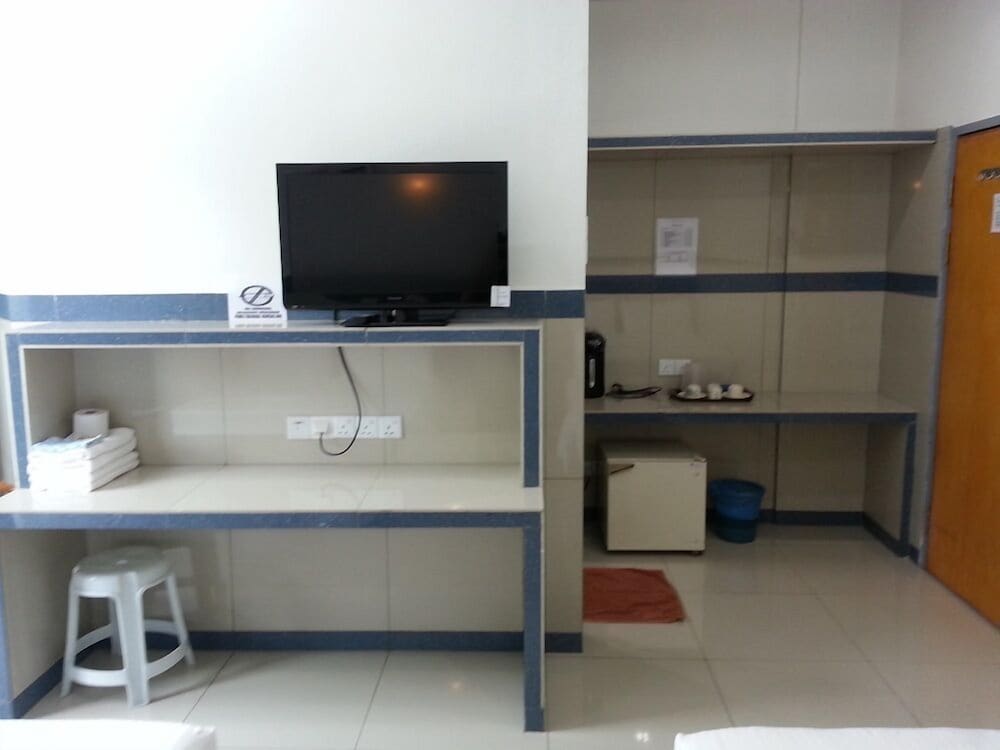 Фото Burmahtel - Hostel
