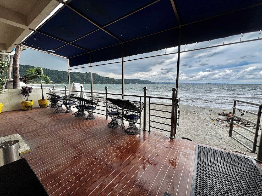 Фото Mango's Beachfront Resort