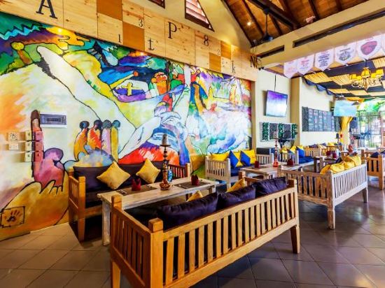 Фото Adhi Jaya Hotel