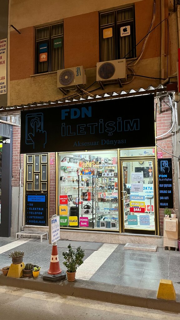 Items for mobile phones Fdn Communication & Accessory World, Bigadic, photo