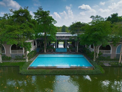 Гостиница The Westlake Hotel & Resort Yogyakarta