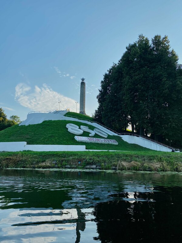 U mushuk rasmlariga barmogini qoydi