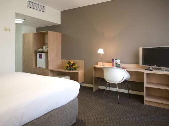 Фото Ibis Melbourne Hotel and Apartments