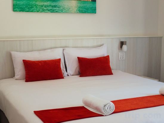 Фото Phuket Airport Hotel