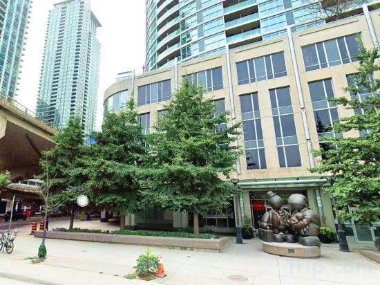 Фото Апарт-отель Globalstay Yonge St Condos