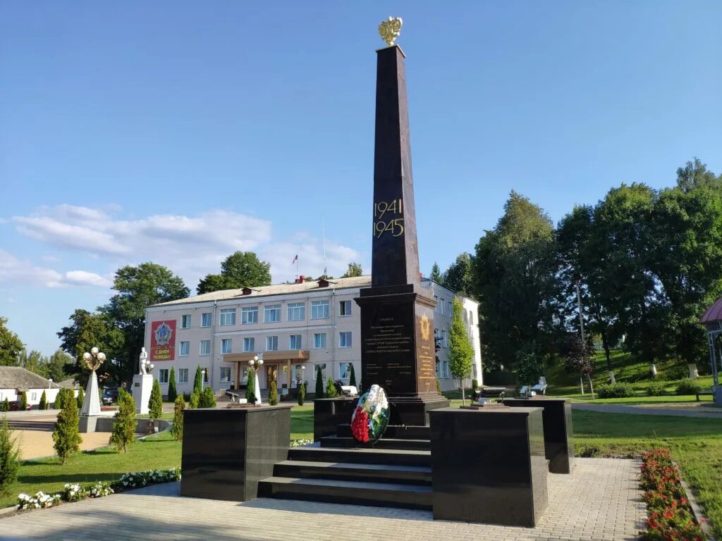Monument, memorial Стела Город партизанской славы, Suraj, photo