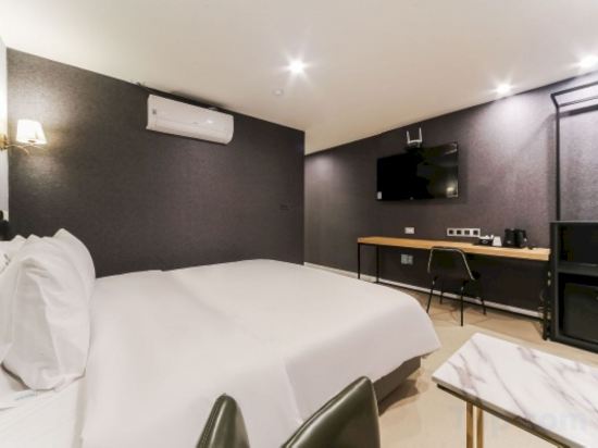 Фото Busan Daeyeondong Hotel With