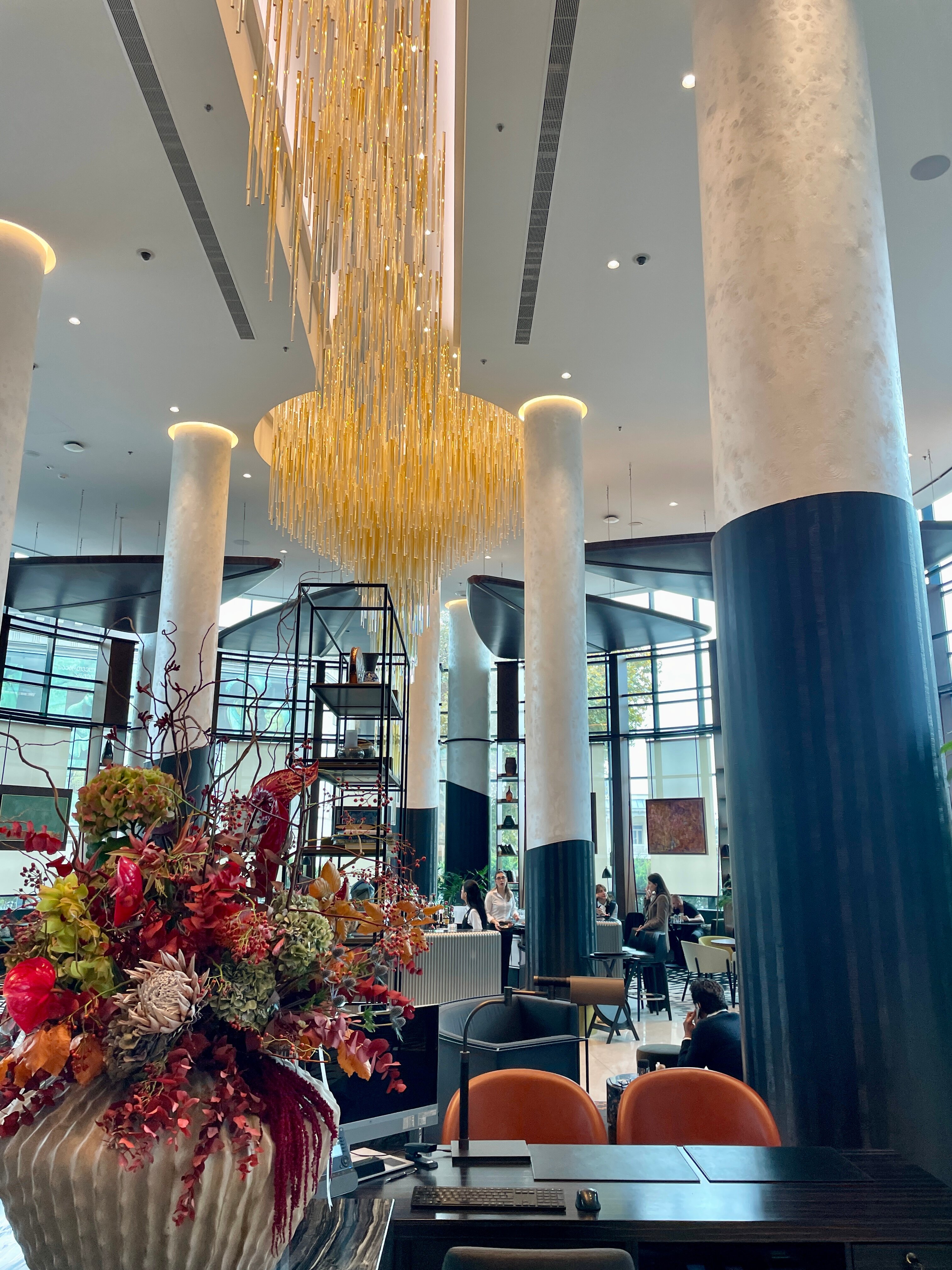 Фото Paragraph Freedom Square, a Luxury Collection Hotel