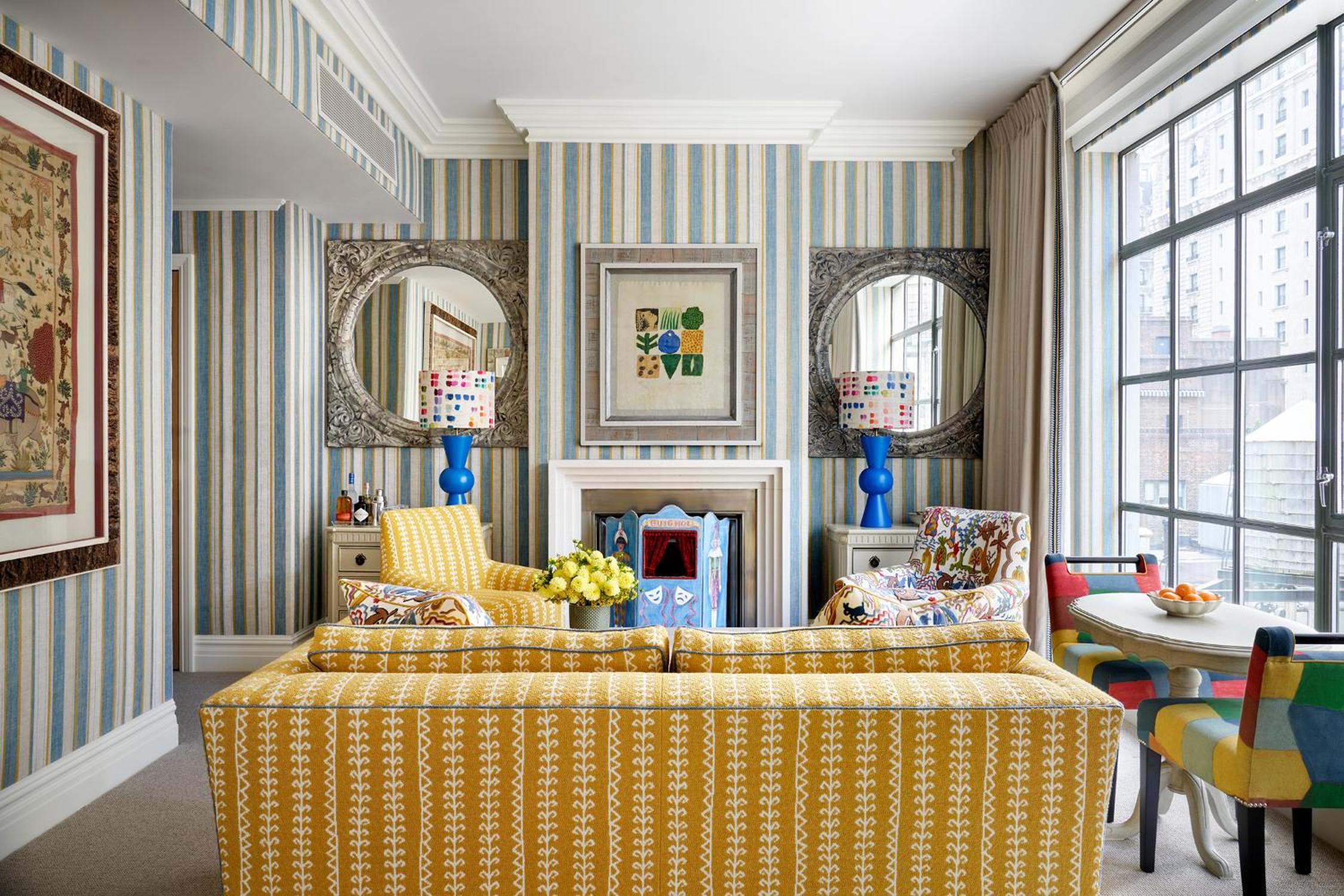 Фото The Whitby Hotel