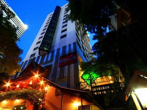 Гостиница Pinnacle Lumpinee Park Hotel