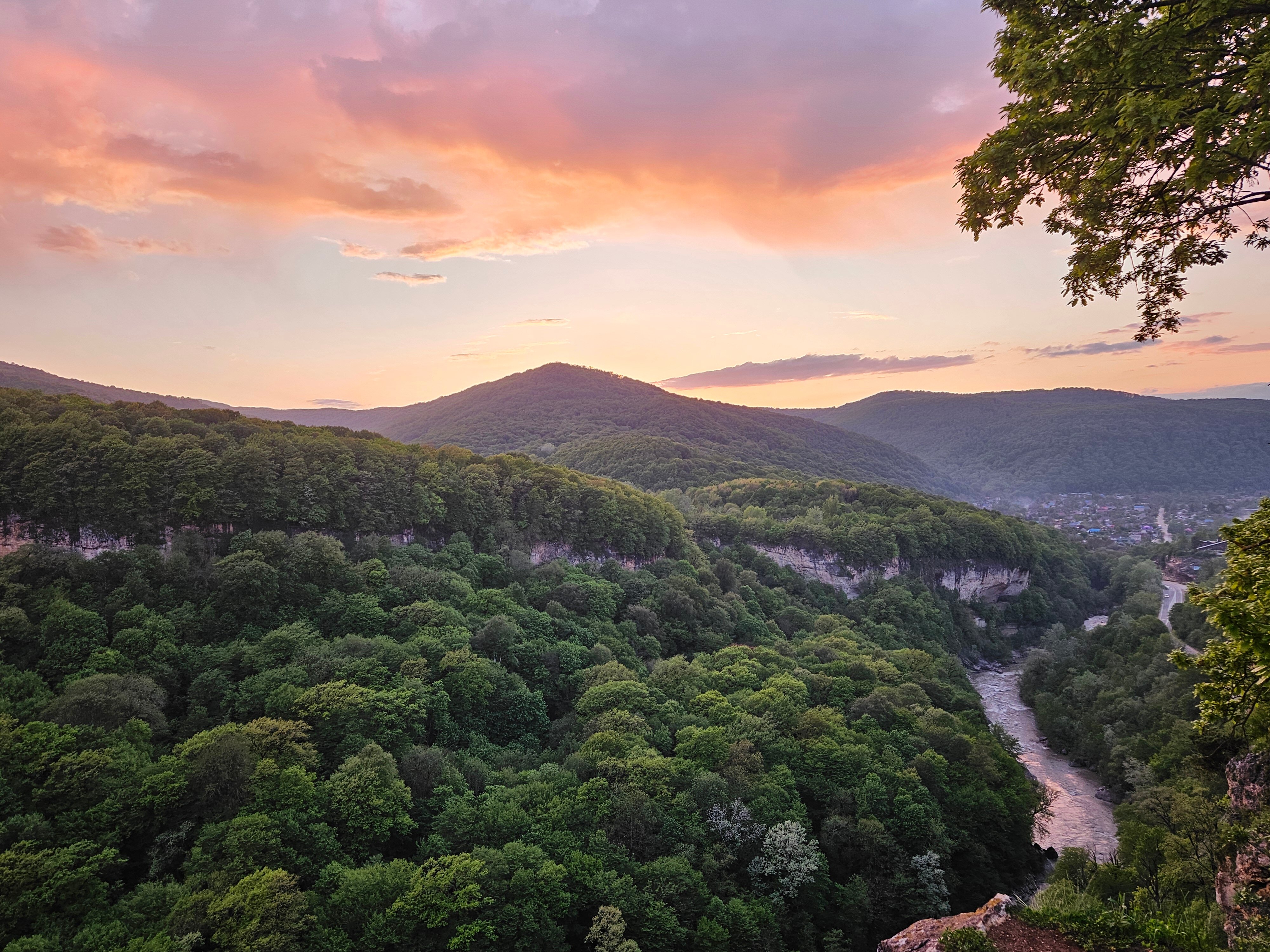 Фото У пруда от Травел Хотелс Антураж