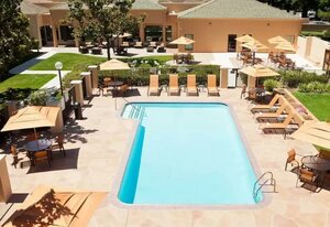 Гостиница Courtyard by Marriott Sacramento Airport Natomas