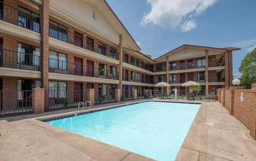 Гостиница Red Roof Inn and Suites Bossier City в Бошьер Сити