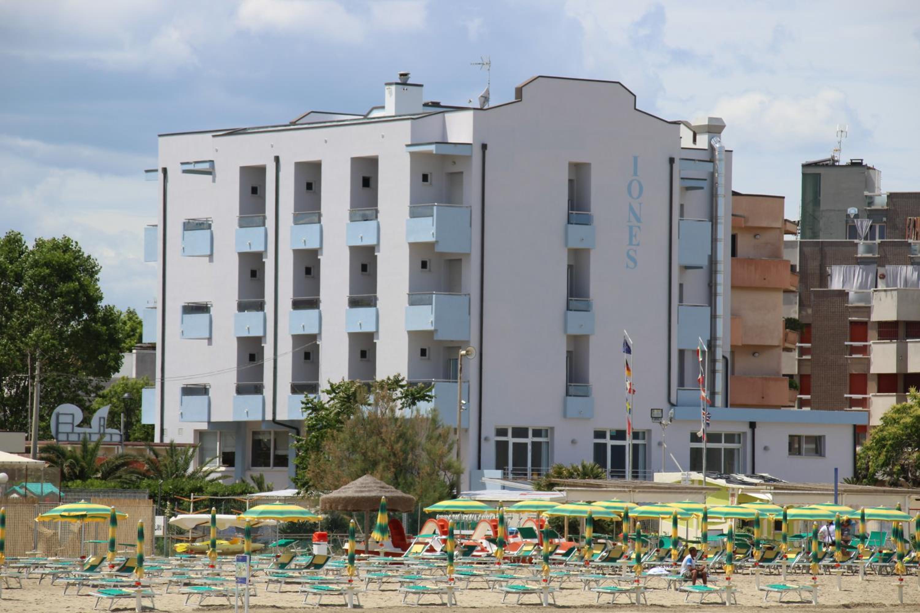 Фото Hotel Iones
