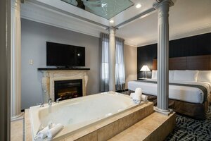 Гостиница Monte Carlo Inn Toronto West Suites