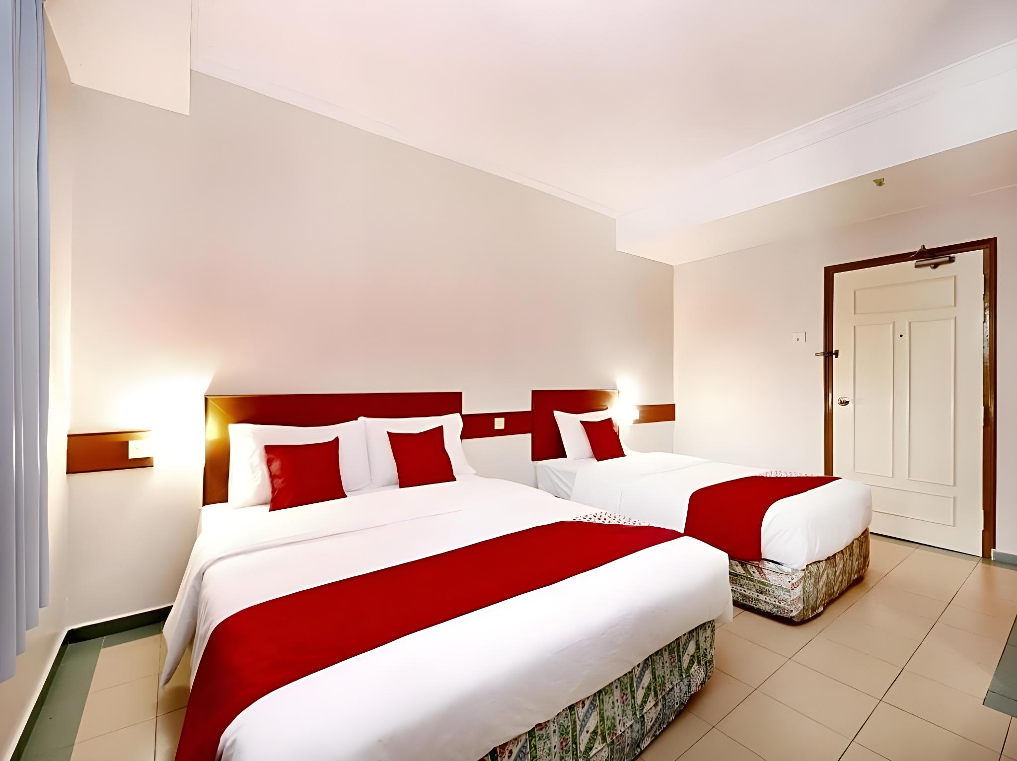 Фото Oyo 764 Hotel Famous Inn