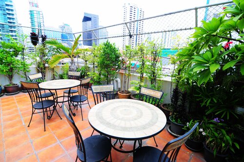 Гостиница Baan Sukhumvit Soi 18 в Бангкоке