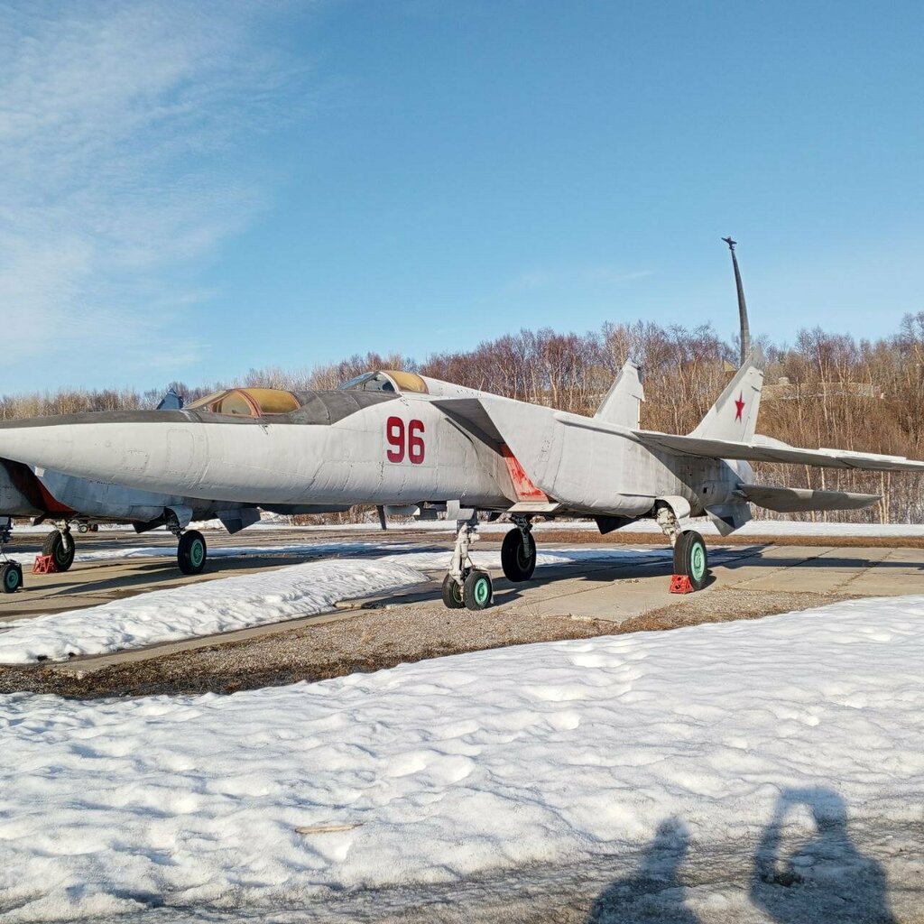 Monument to technology Самолёт МиГ-25ПУ, Murmansk Oblast, photo