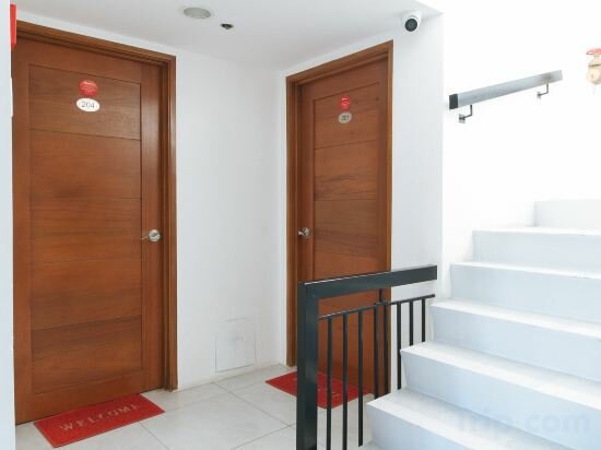 Фото RedDoorz @ DBuilders Rooms Bangkal Makati