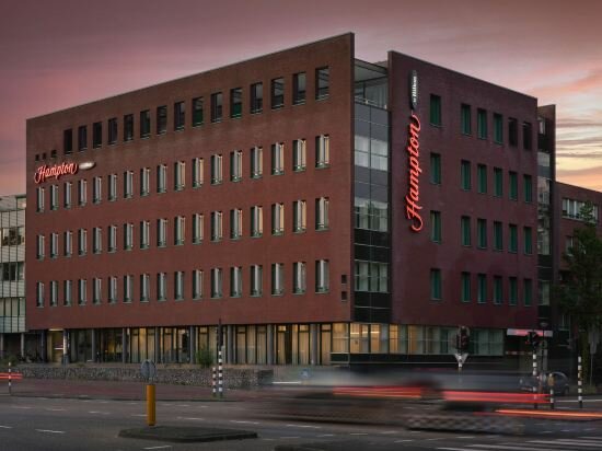 Фото Hampton by Hilton Amsterdam Centre East