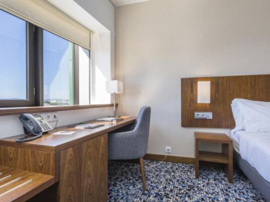 Фото Ramada by Wyndham Lisbon