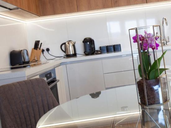 Фото Charles Hope Apartments Heathrow South