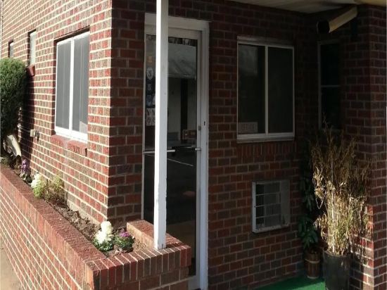 Фото Americas Best Value Inn Avenel Woodbridge