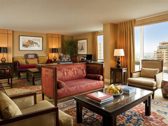 Фото Sheraton LaGuardia East Hotel