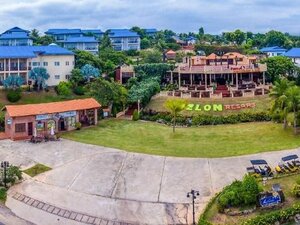 Melon Resort & Pickleball in Mui Ne (Commune 5, Phu Hai Ward), hotel