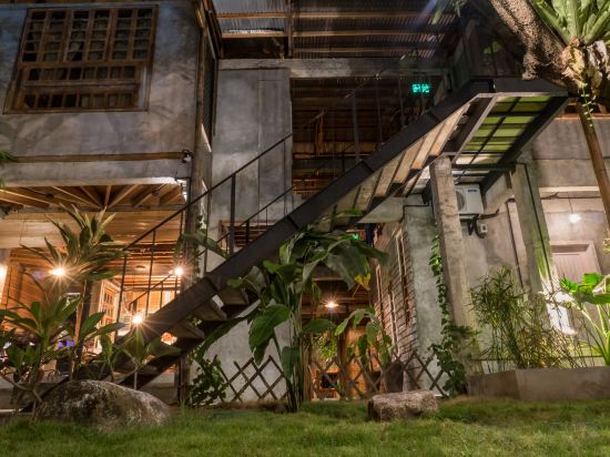 Фото The Flying Fish Hostel