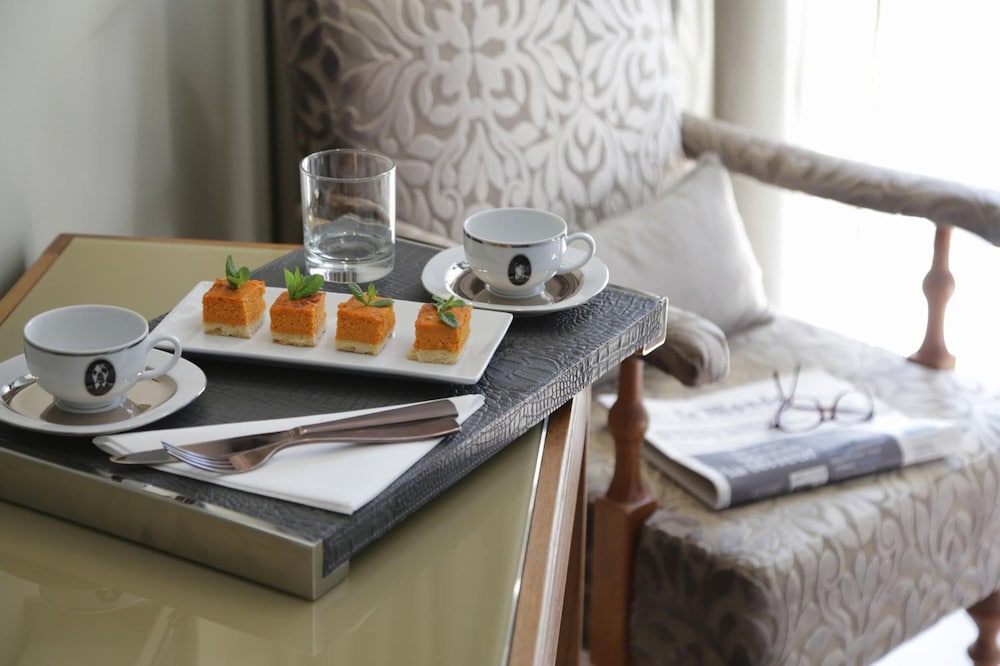 Фото The Y Hotel