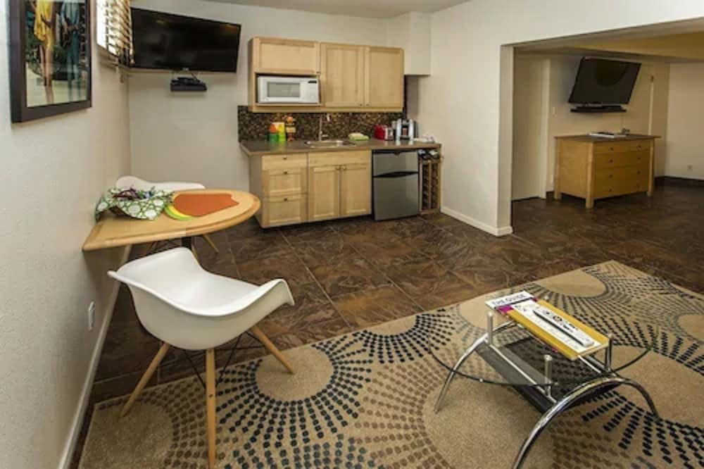 Фото Desert Riviera Hotel