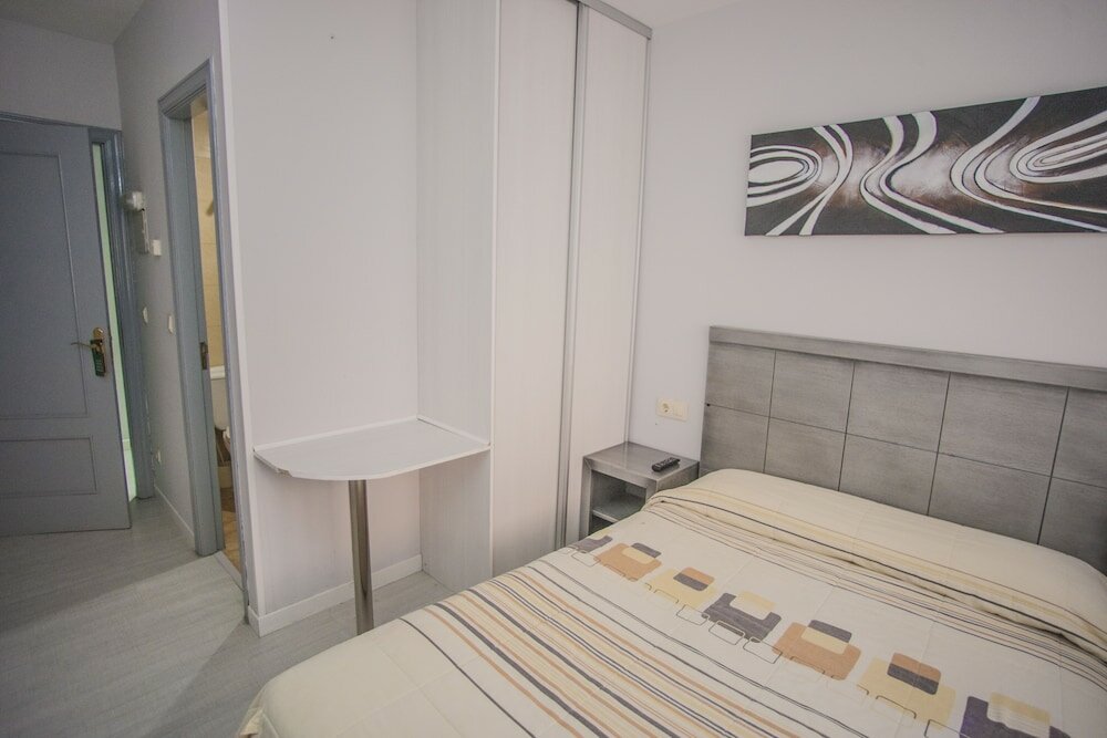 Фото Hostal Santa Barbara