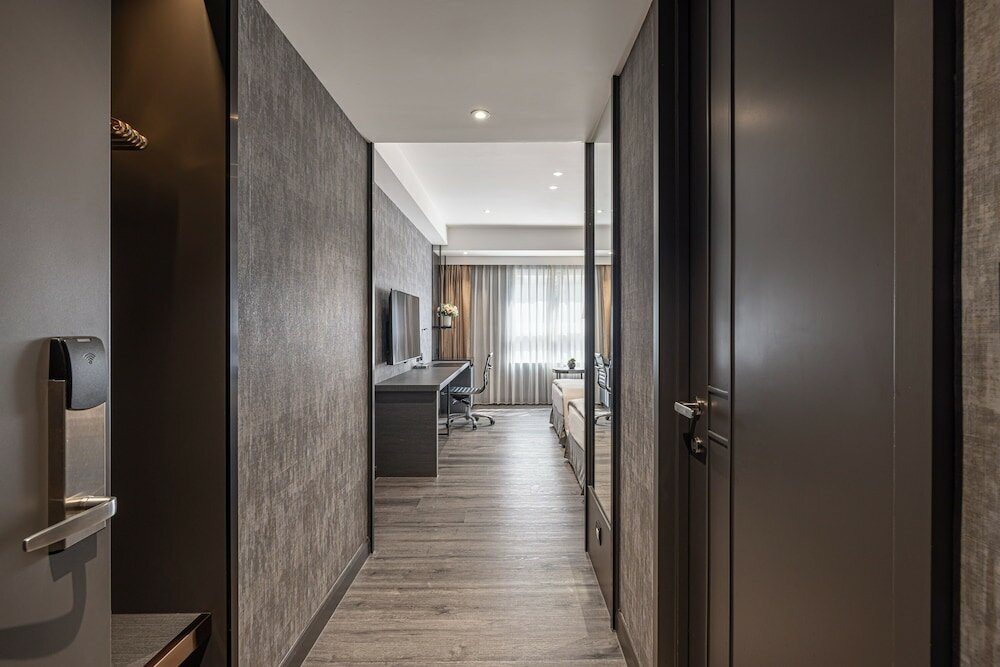 Фото Lakeshore Hotel Metropolis I