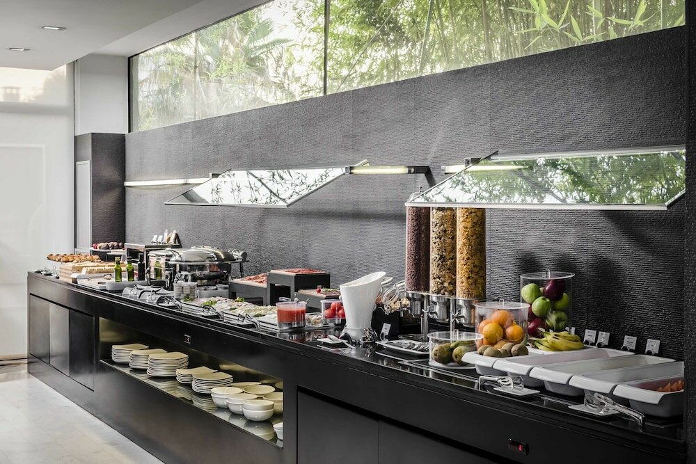 Фото Ikonik Angli