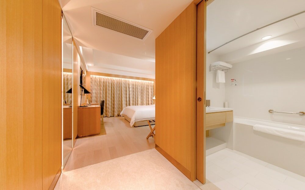 Фото Royal Dragon Hotel