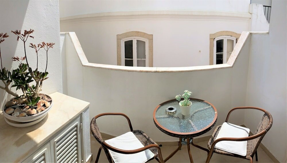 Фото Suites Inn Lagos