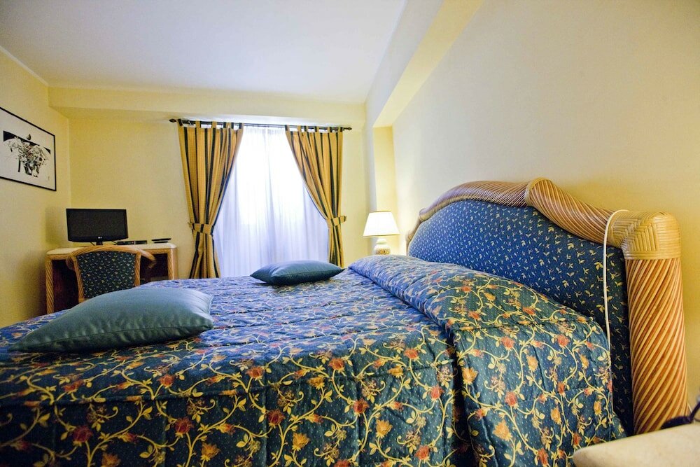 Фото Hotel Elimo