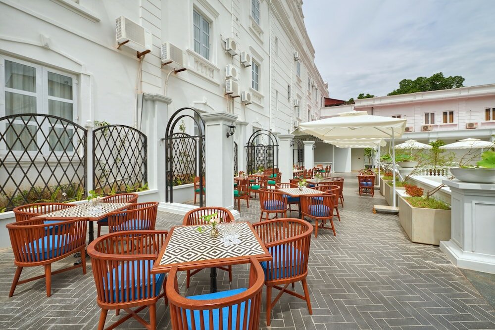 Фото Manoir Des Arts Hotel