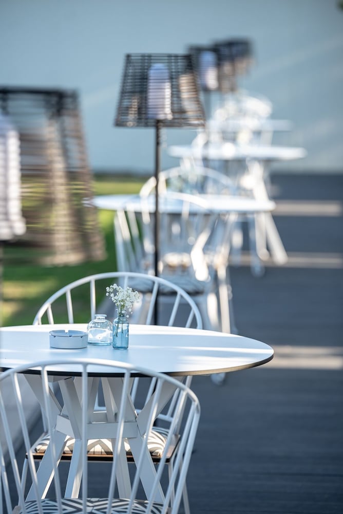 Фото Mythic Summer Hotel