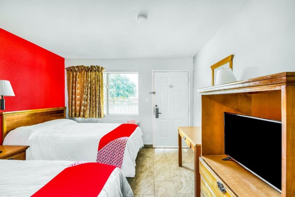 Фото Oyo Hotel Houston Southwest I-69