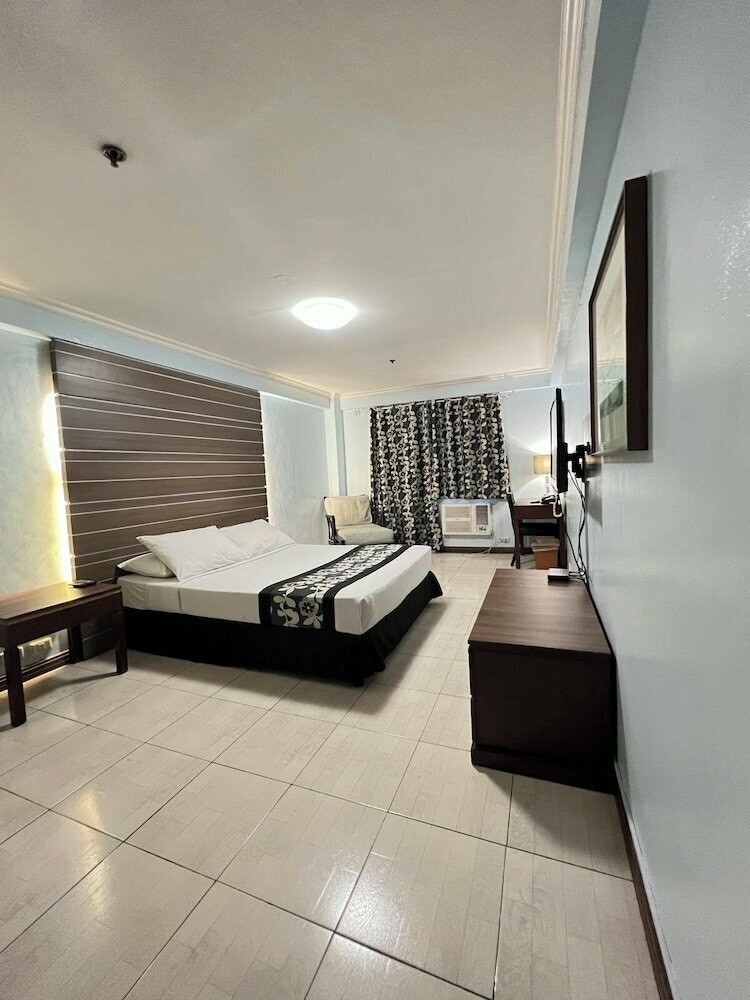 Hotel Jupiter Suites, Earth, photo