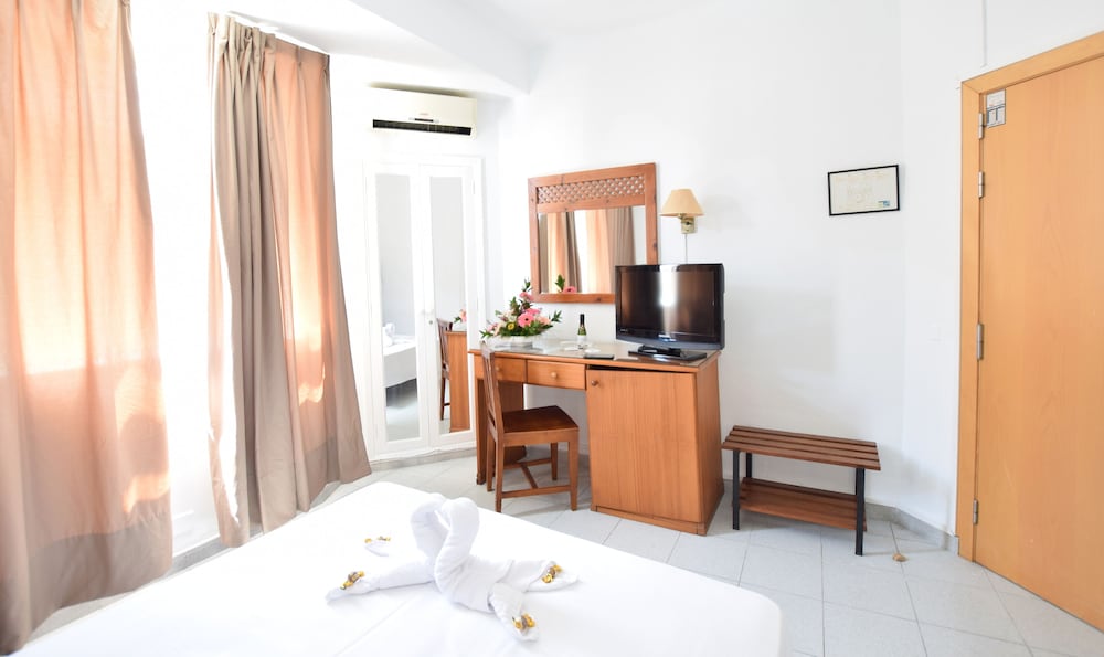 Фото Hotel Adonis Pelinor