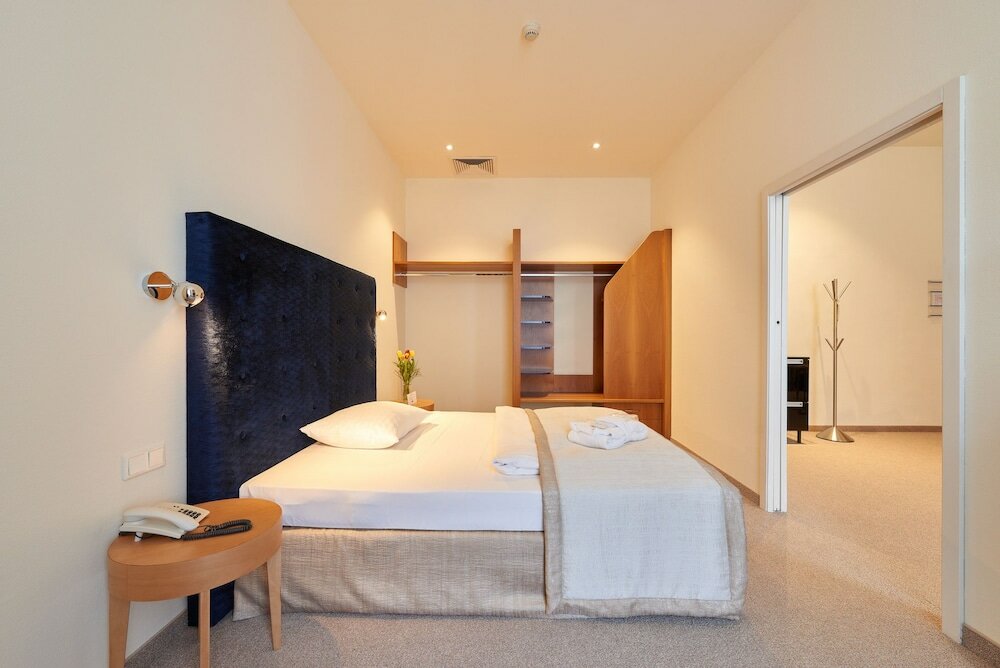 Фото HiLight Suites Hotel