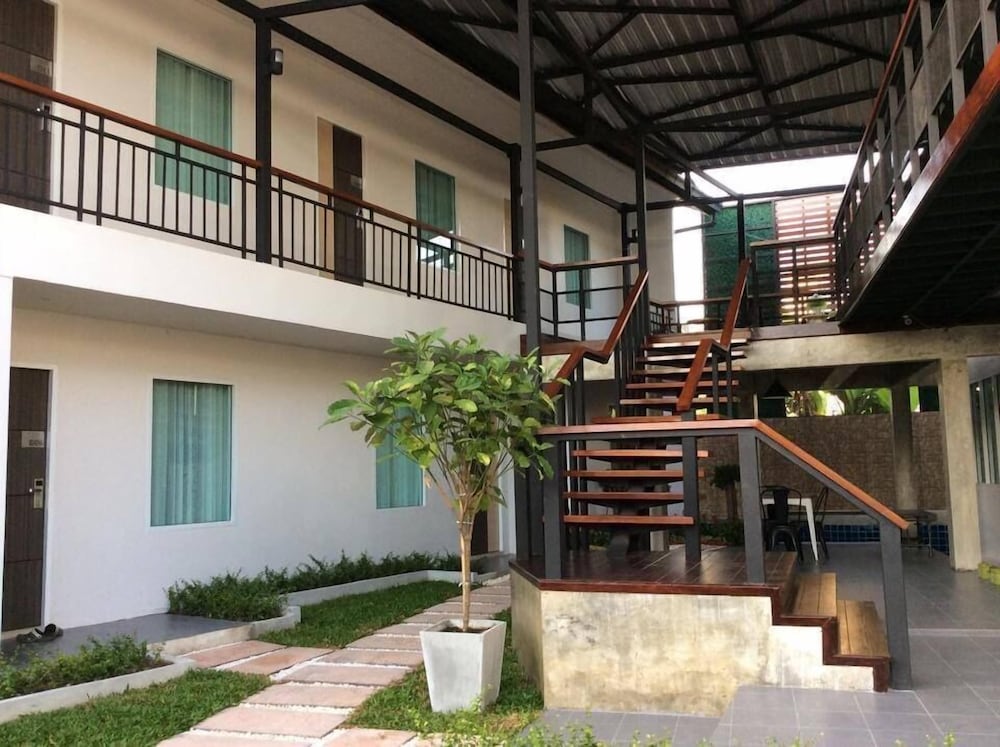 Фото отеля 2