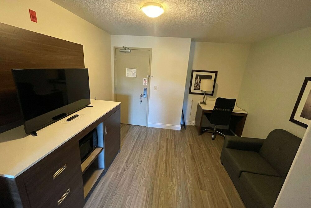 Фото Super 8 by Wyndham Peterborough