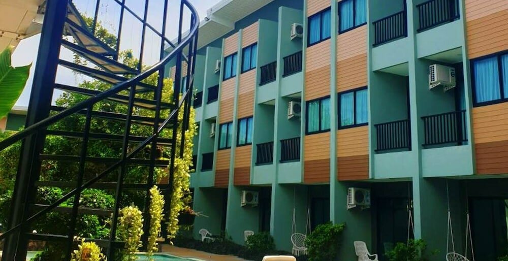 Фото Phuket Airport Place