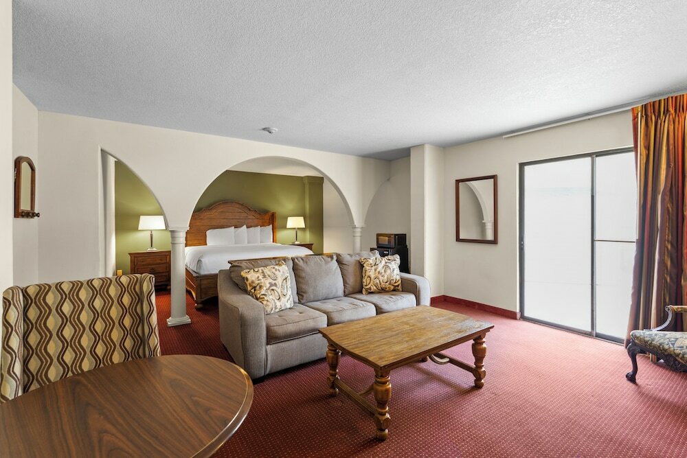 Фото Marina Inn & Suites Chalmette